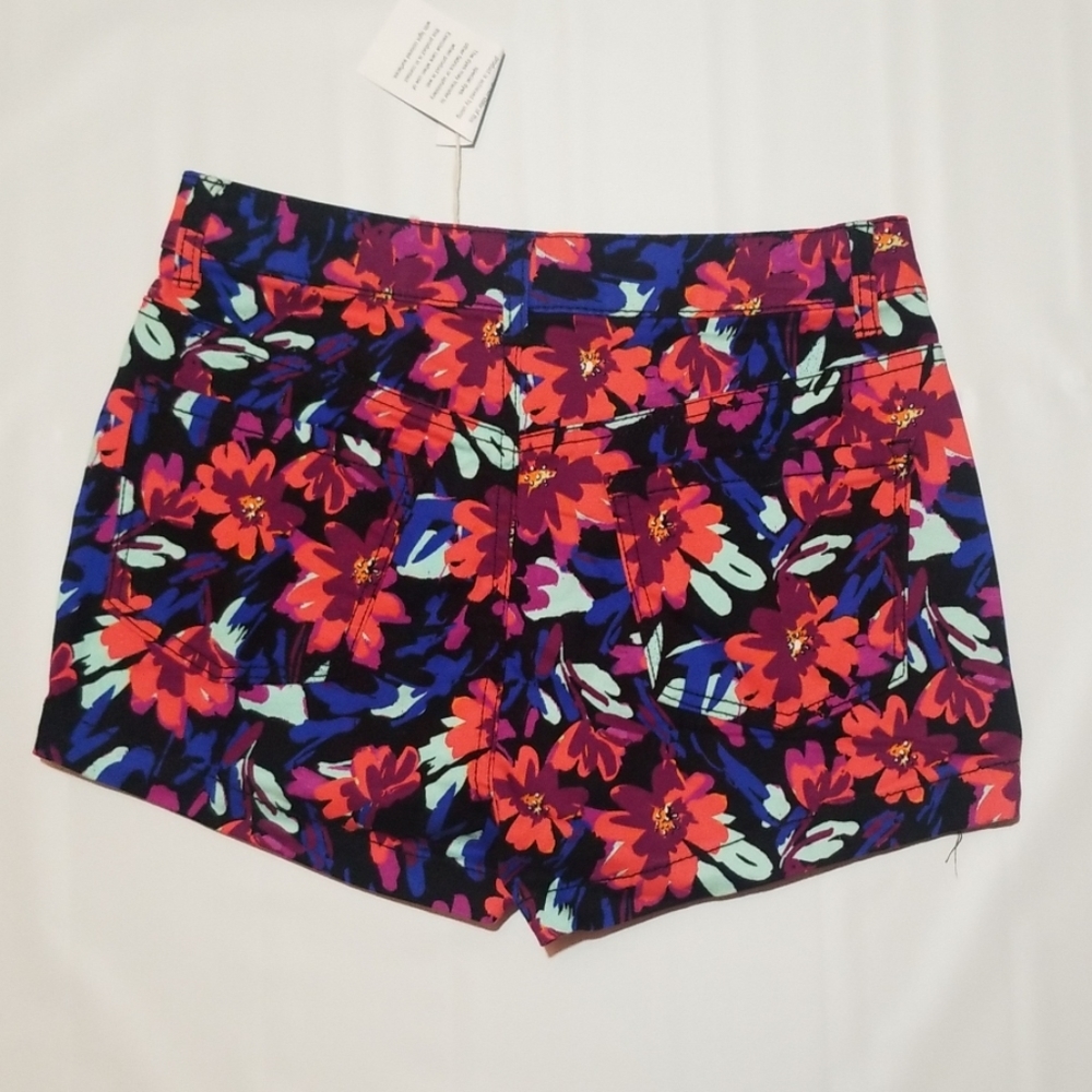 SO High-Waisted Shorts - Picture 2 of 7